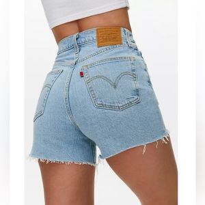 Levi’s Ribcage Shorts size 26